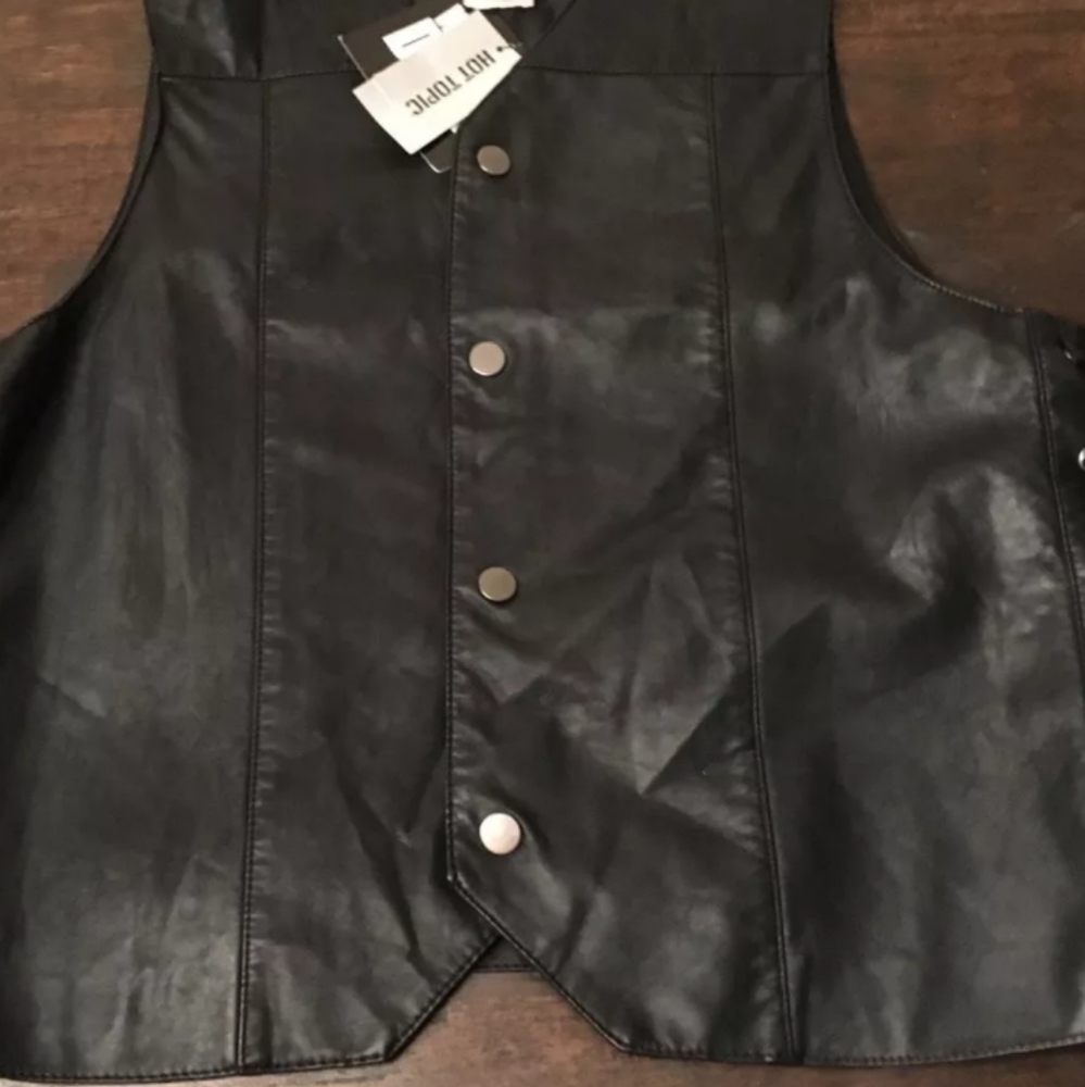 Iso: Walking Dead Vest AMC 2013 (read please)